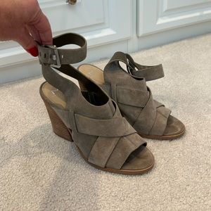 Marc Fisher size 8 wedge women shoe, taupe, worn once